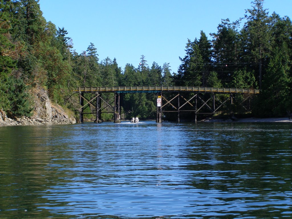 Bridge between the 2 Pender Islands by manofprawnz