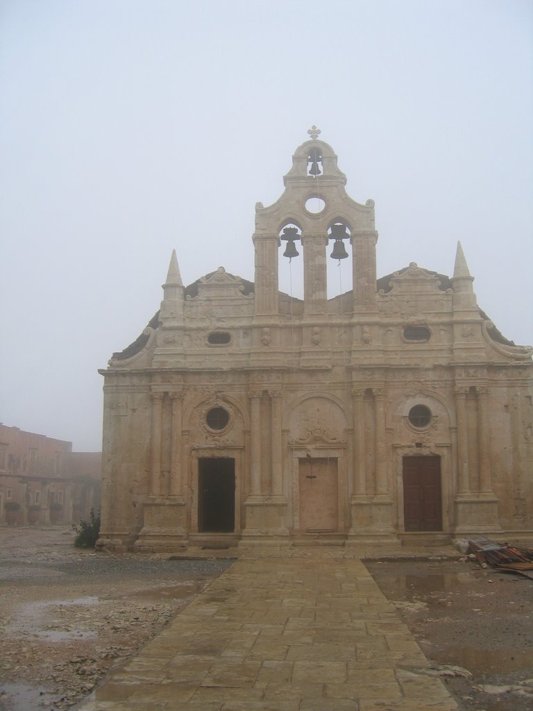 Main Temple through the fog_Winter 2006 by manospan