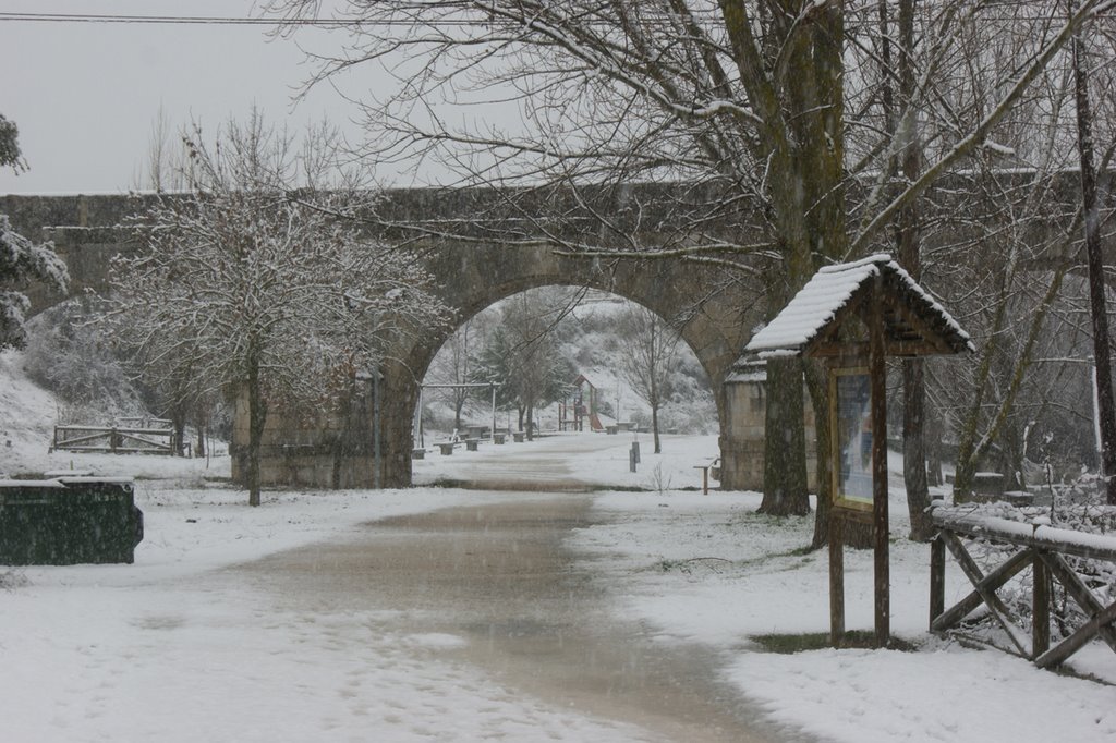 Puente del Retamar nevado by Angel L. Díaz