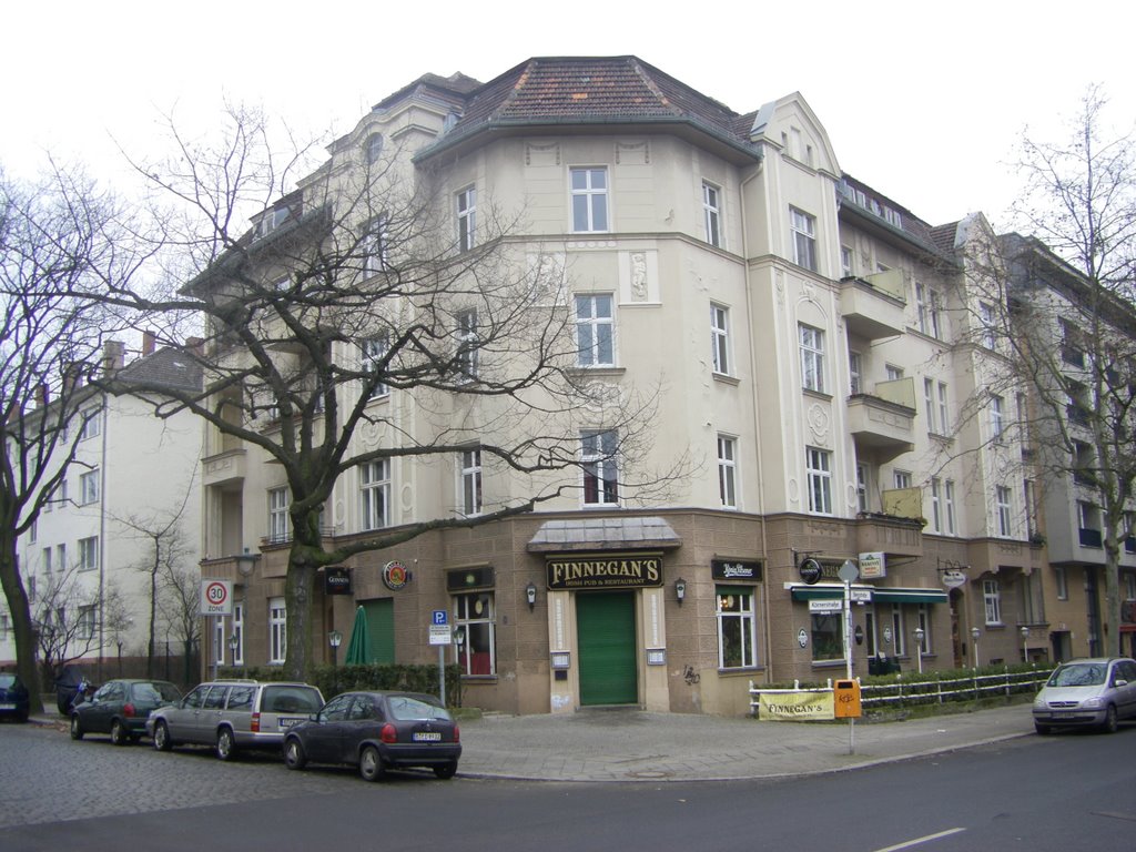 Berlin-Steglitz: Körnerstr. / Bergstr., Blick nach Südwesten (Irish Pub Finnegan´s) by UwCa