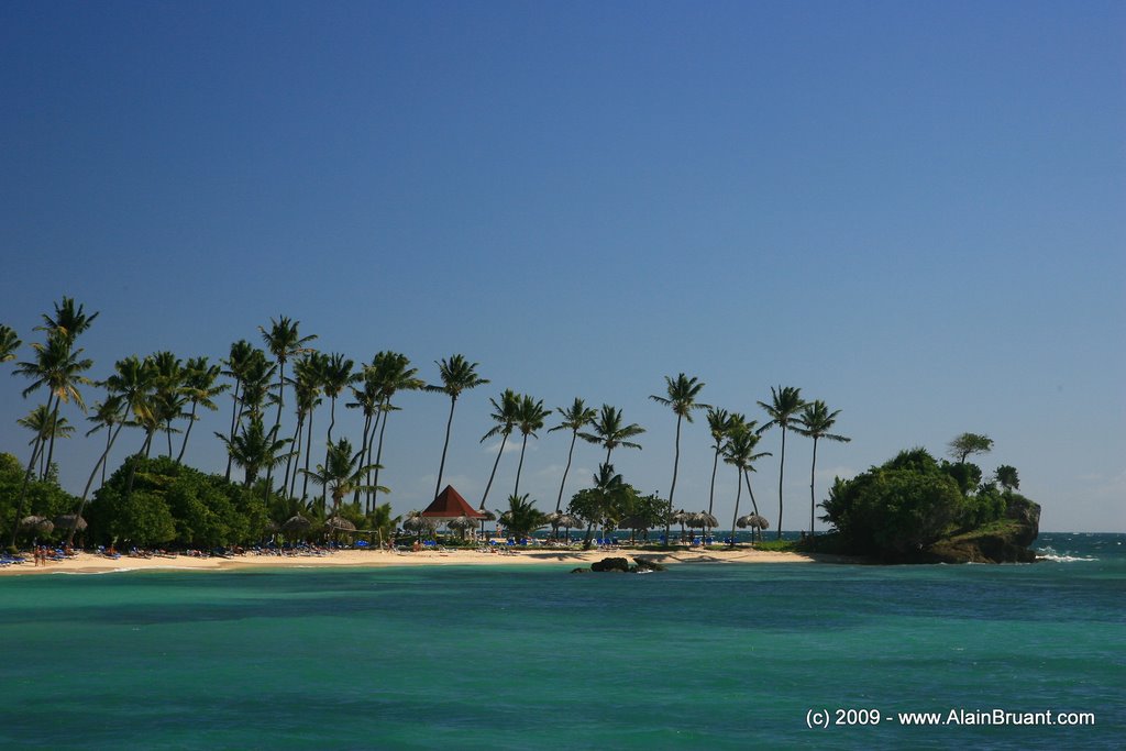 Cayo Lebantado by Alain Bruant