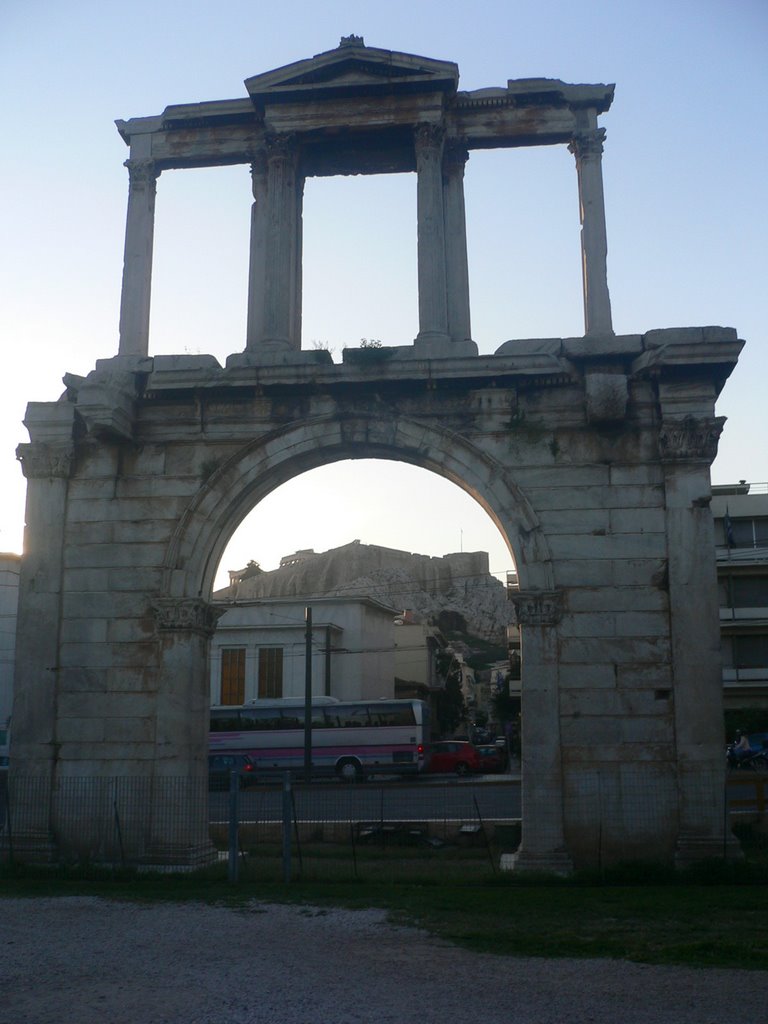 Arco de adriano by viatgegrecia