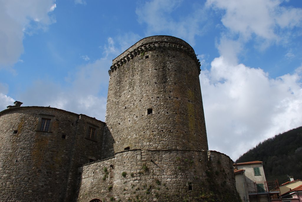 Varese Ligure: Castello dei Fieschi by Fotargento