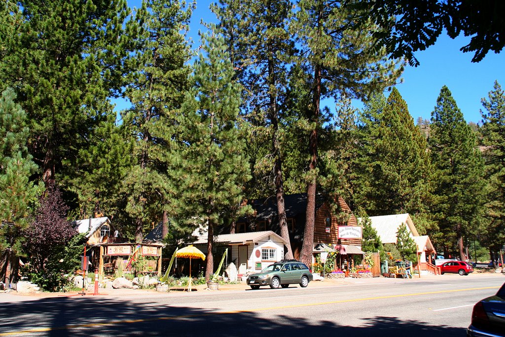 Lac Tahoe; Kings Beach, N Tahoe Blvd by Phil Nieto