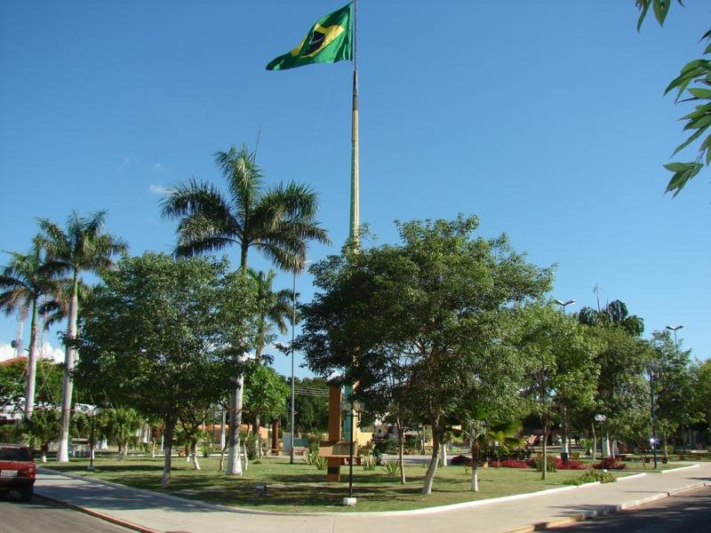 Praça Thomaz Laranjeiras by Fernanda Cavalcante