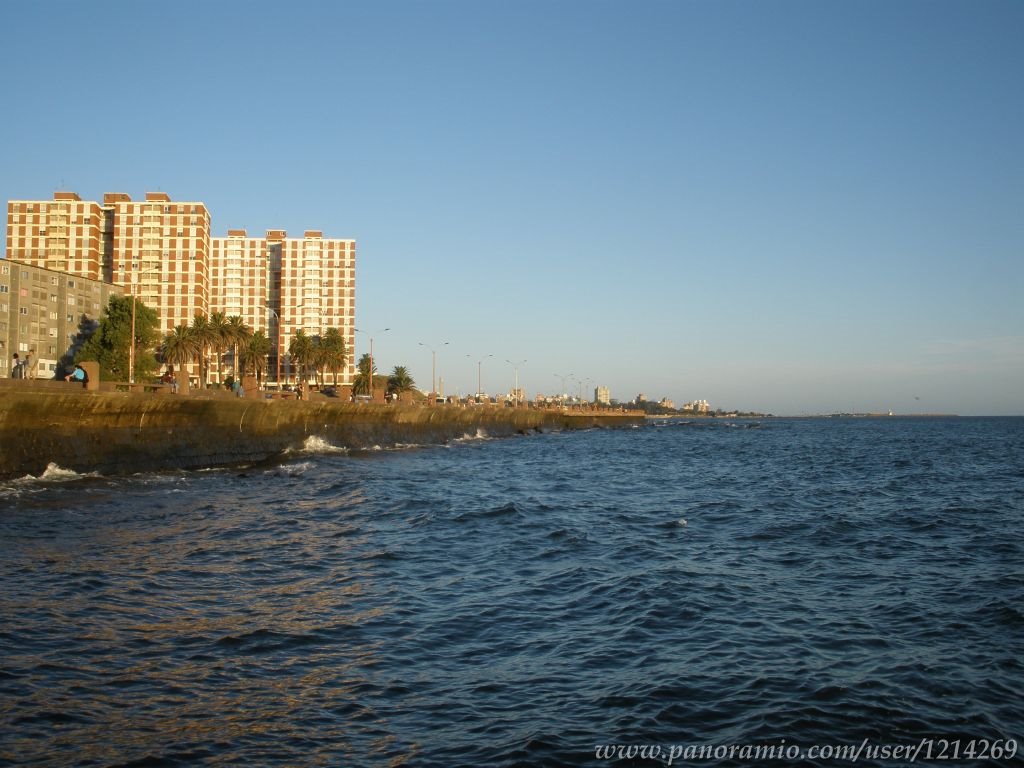 Montevideo abrazando el Río de la Plata by diesgomo