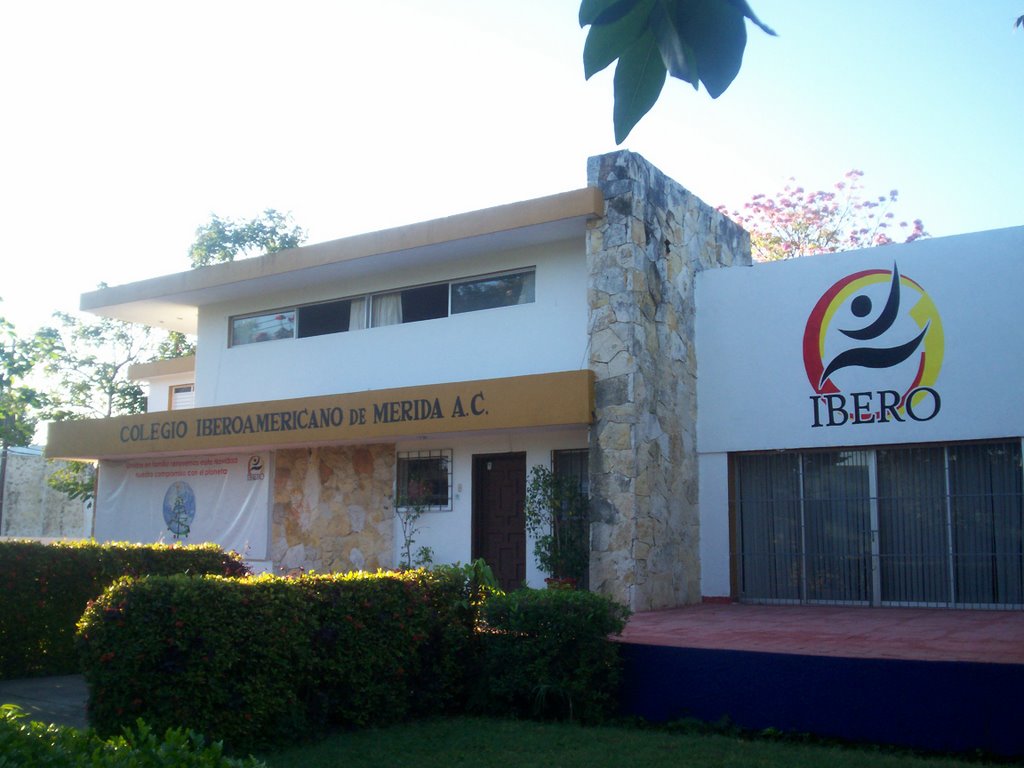 Colegio Iberoamericano de Mérida, A.C. by Hernando Rosado