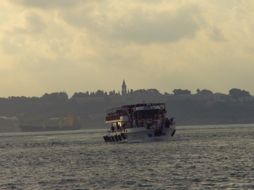 Cruising in Bosphorus by hamzars