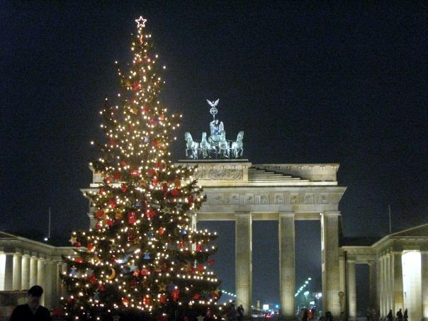 Brandenburg Tor, Berlin_Dec, 2008 by HOLadd1