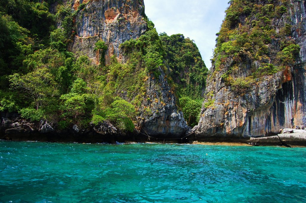 Phi Phi Islands Sea by Jorge Martinez R