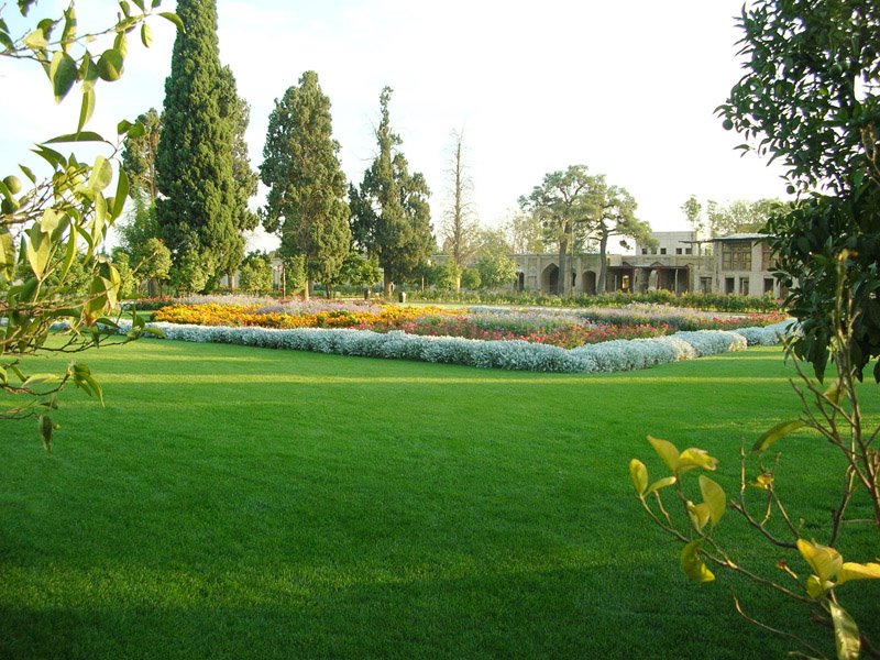 Jahan Nama Garden Yard by Pedram Ghahremanloo