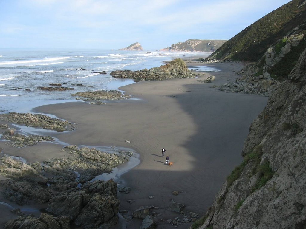 Playón de Bayas (vista parcial) e Isla de Deva by La Casa del Chiflón