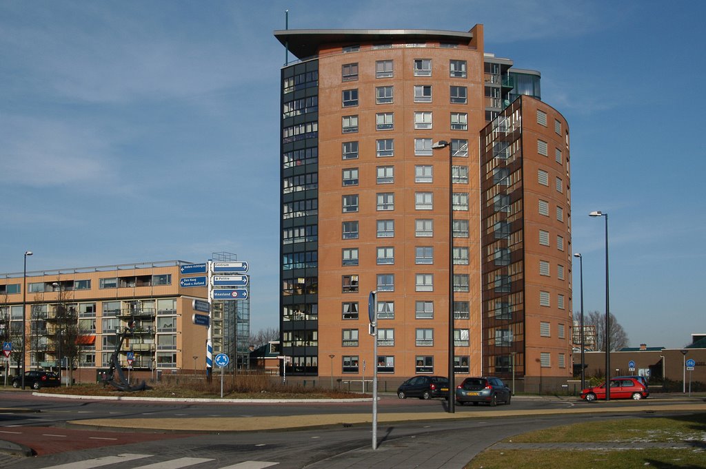 Maassluis, Apartment complex at the roundabout by Ria Maat