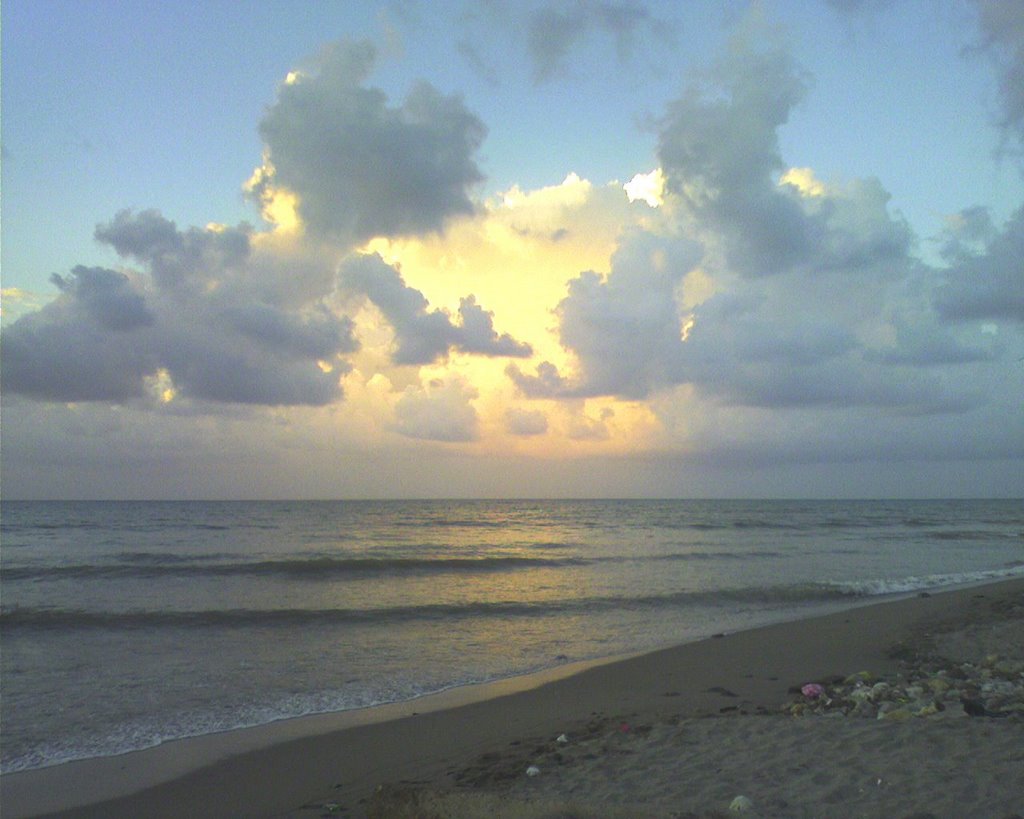 Atardecer en La Ceiba by Randy  Amaya