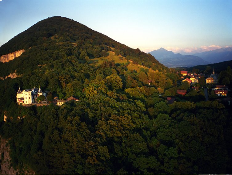 Monnetier et son Château by wx