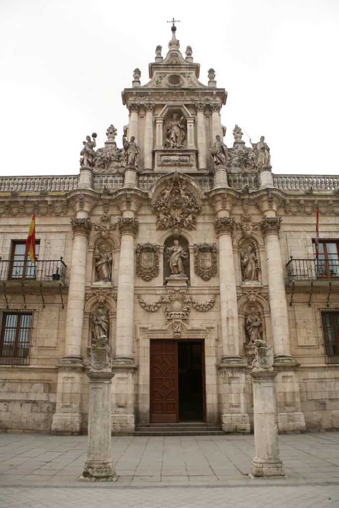 Fachada de la Universidad de Valladolid, Valladolid, Castilla y León, España by Hans Sterkendries