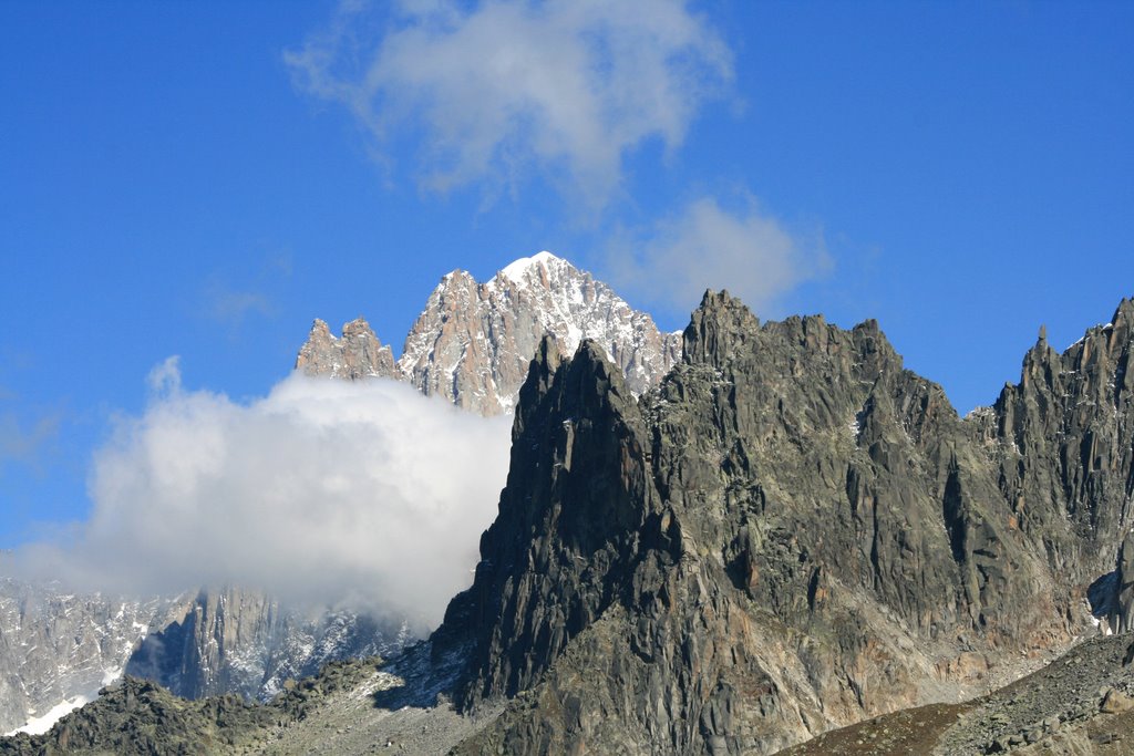 Le nord des Aiguilles de Chamonix et l'Aiguille Verte, vues du Plan de l'Aiguille by François Madic