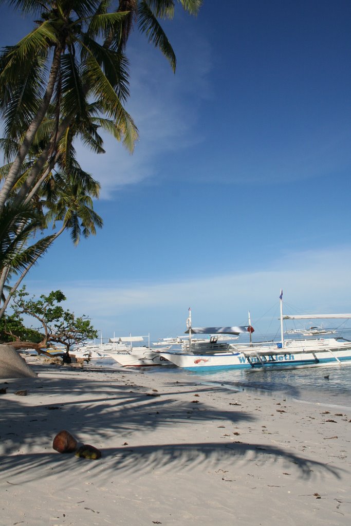 Alona Beach, Panglao Island by lizstephens