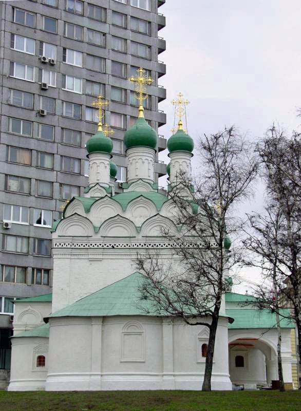 Church on Novyy Arbat - Old and New side by side by gdc01