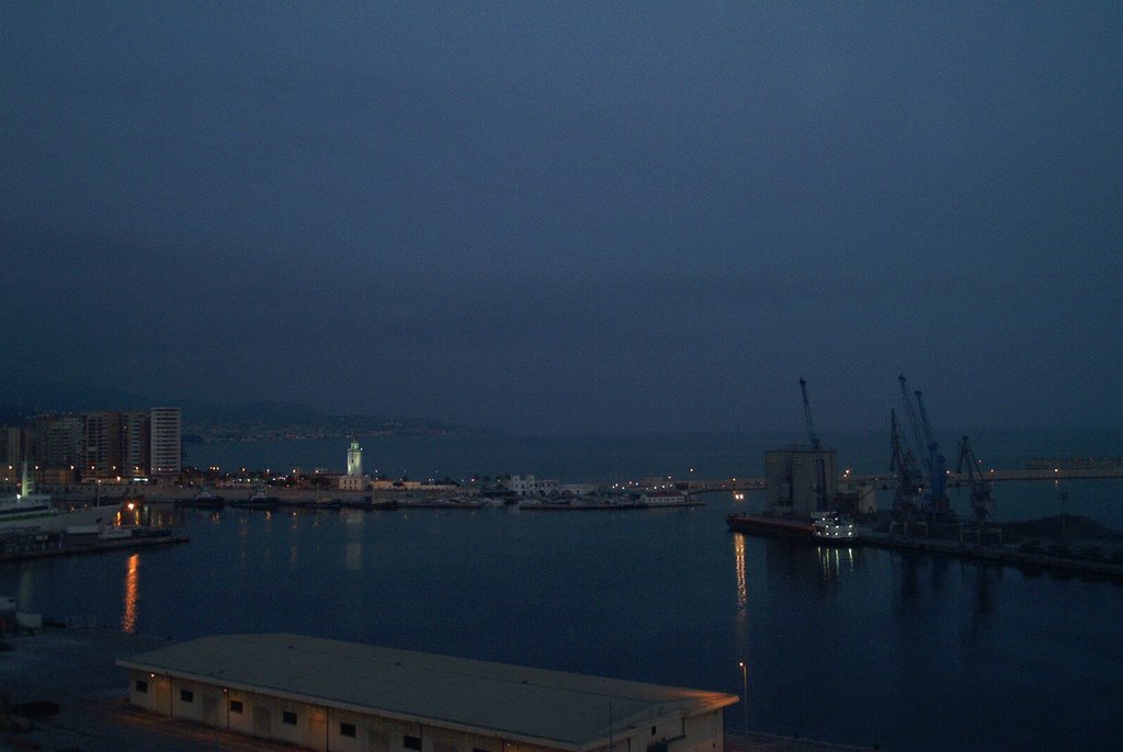 Vista Nocturna del Puerto de Málaga, España 2007 by miespada