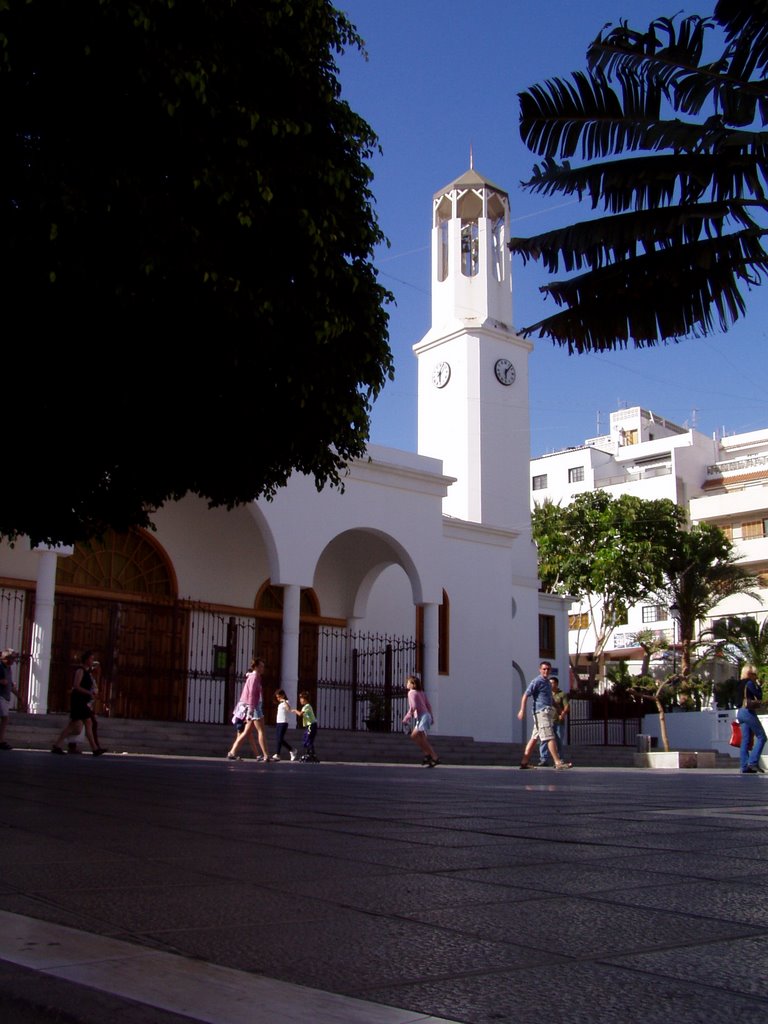 Los Cristianos - church by Gilbert Fries