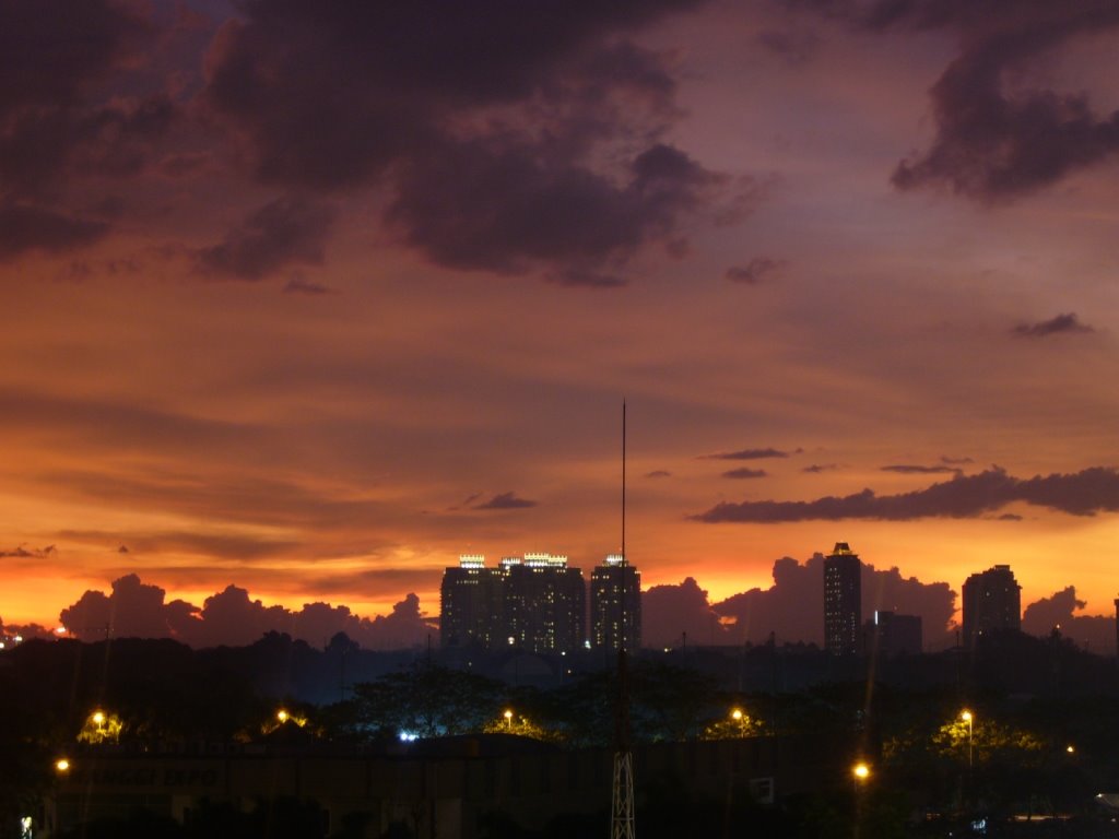 Sunset in Senayan. by PakPiculo