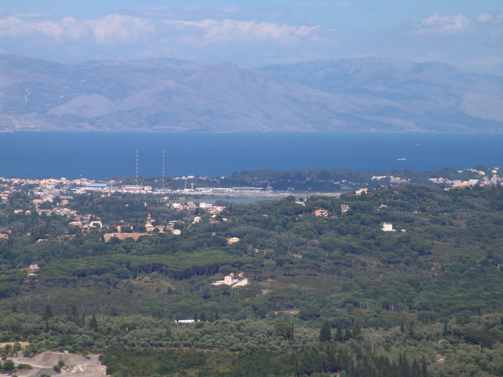 Kerkyra airport - Korfu reptere a "Császár trónjáról" 2008 by Miklós Kovács