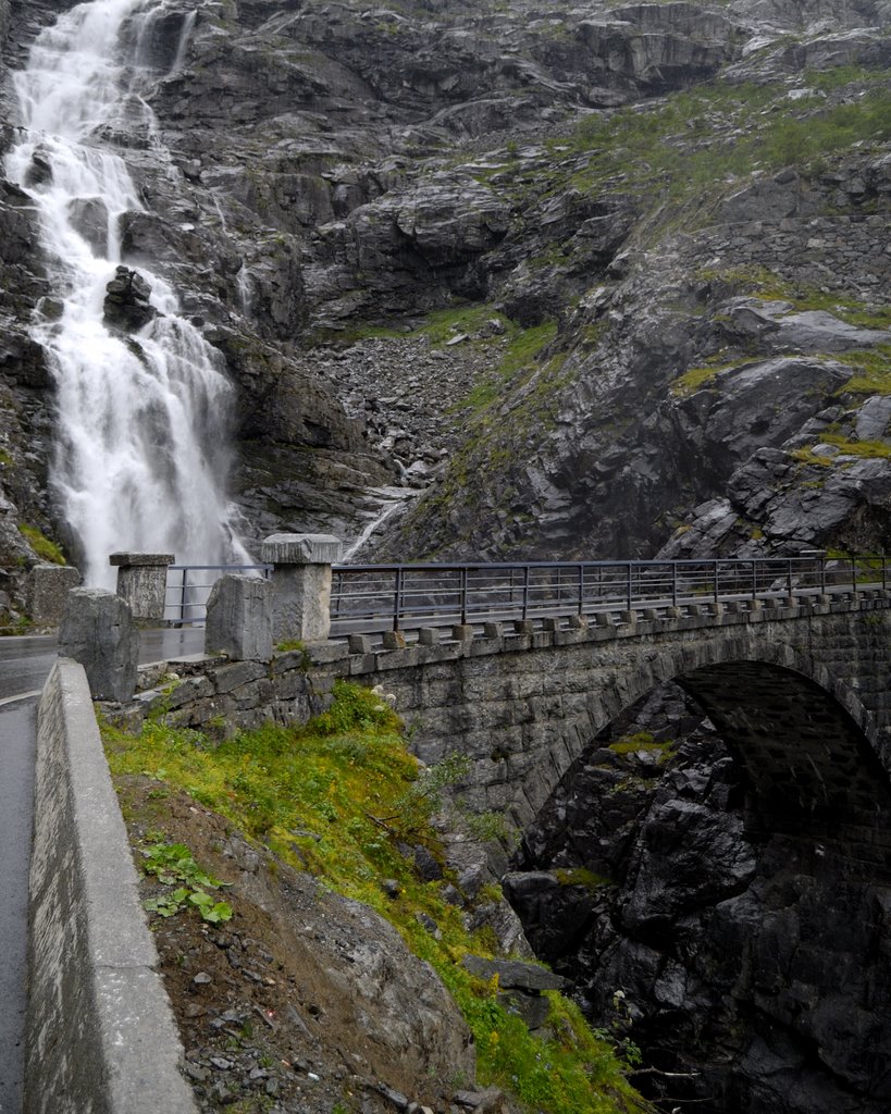 Kamienny Most na Trollstigen by yossarian