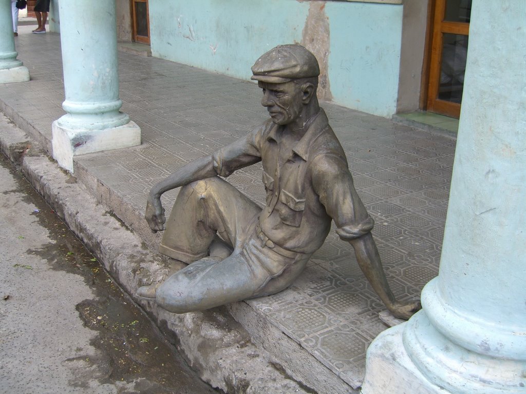 Statua in Piazza del Mercato by Giovanni Giovanelli