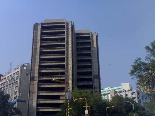 Incomplete building standing tall @ Barakhamba road by *S.Farooq Hammad*