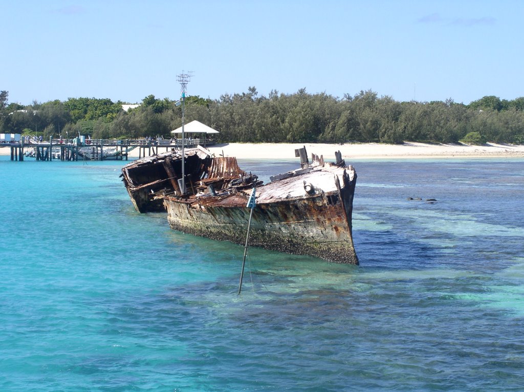 Ship Wreck by Hubert!(globe)