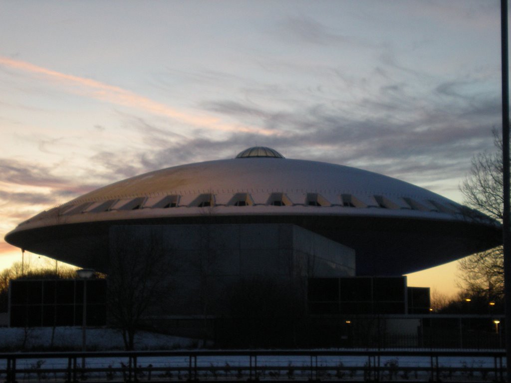 Evoluon bij zonsondergang by erwin.rossen