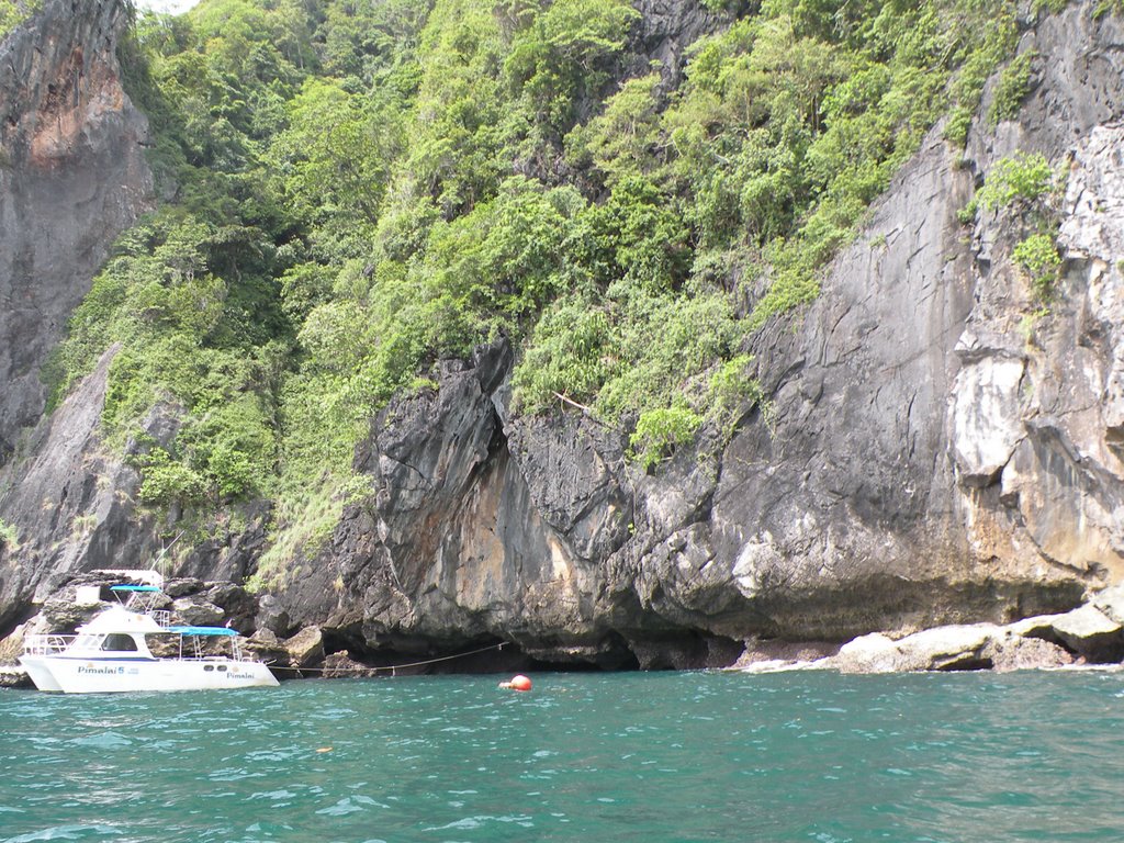 Unnamed Road, Tambon Ko Libong, Amphoe Kantang, Chang Wat Trang 92110, Thailand by Ēriks Krūze