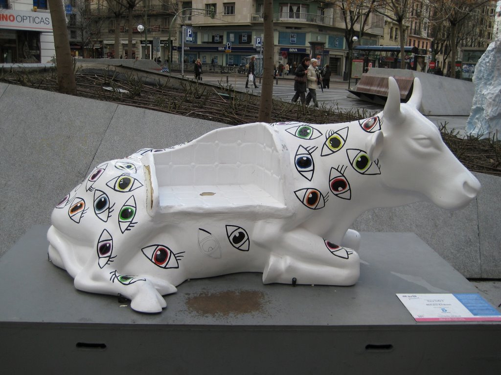 COW PARADE MADRID 2009 - 091 VACA SOFA II by José Ignacio López