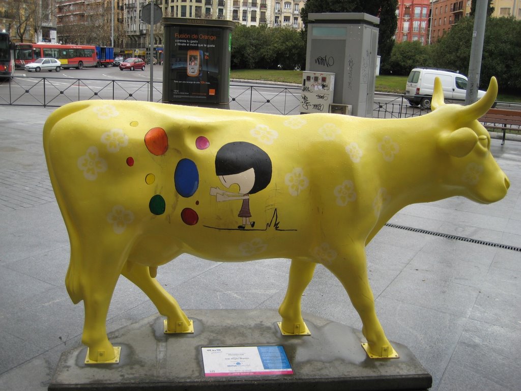 COW PARADE MADRID 2009 - 023 FLOWERCOW by José Ignacio López