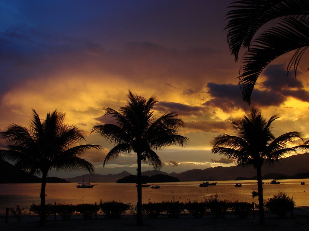 Por do sol em Tarituba-- Paraty R.J. Brasil. by caracor