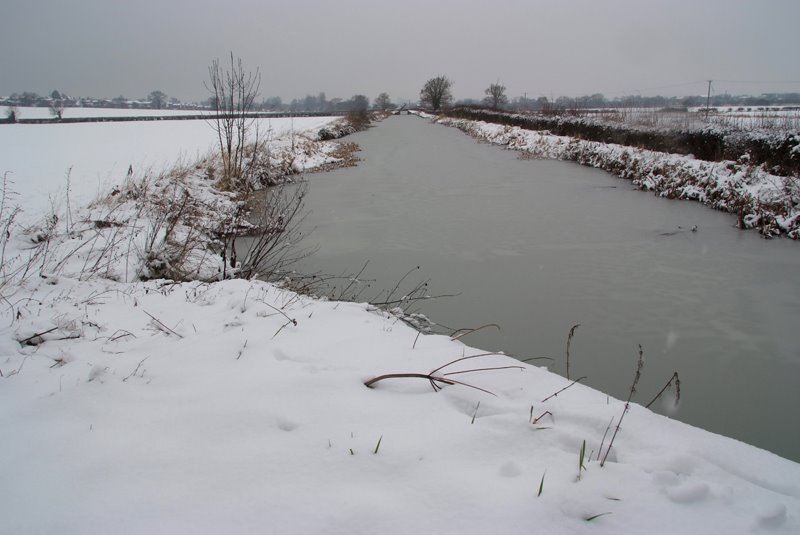 Banbury Canal by Gordon Bowdery