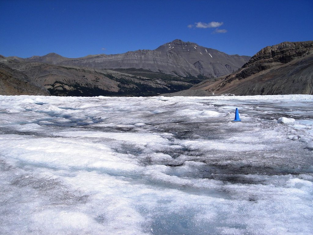 CANADA, JASPER NP: Nigel Peak seen from Athabasca glacier by Ashraf Nassef