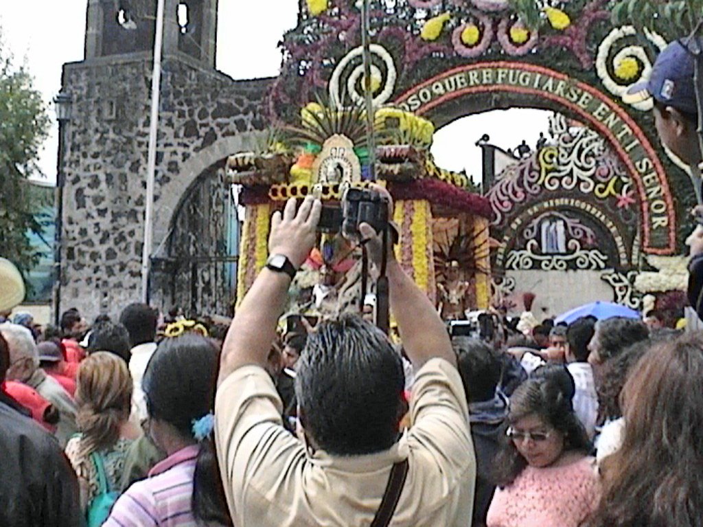 Portada Floral en los Arcos de la entrada de la Parroquia del Pueblo de la Candelaria by Alacrán 1959