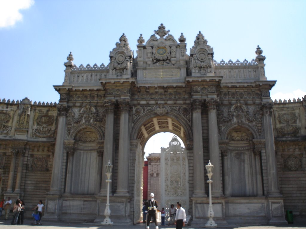 Dolmabahce Palace by jAr10