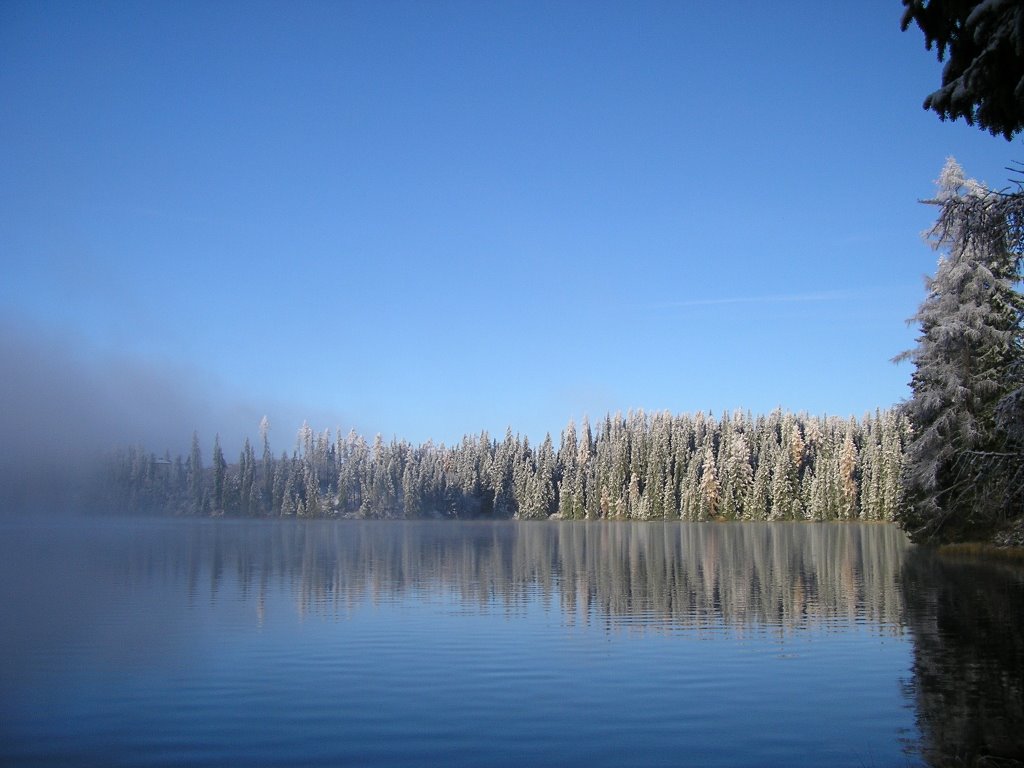 Strbske pleso by Juraj Vencigroch