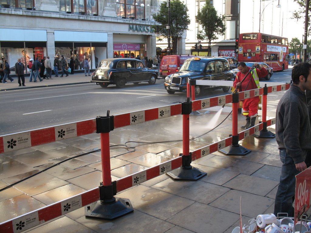 Oxford St. Nov 2006 by Михаил Захаров