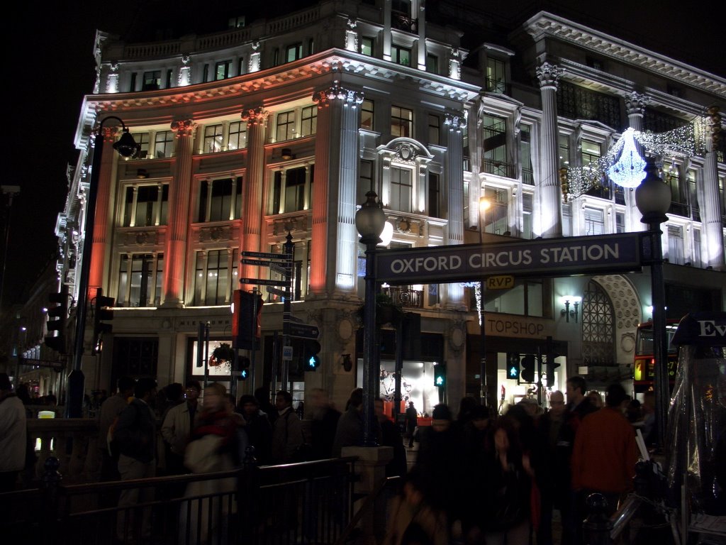 London oxford circus @ night by Bolagraphy