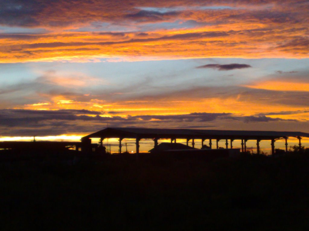 Por do sol em curitiba by gil1954