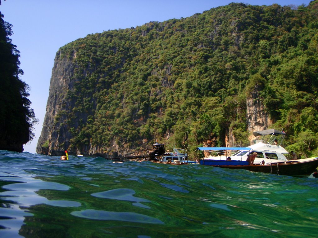 Koh Phi Phi Ley - 2009 by Ole Holbech