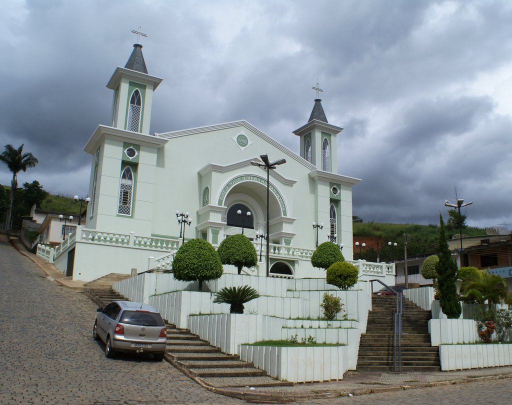 Igreja em Iuna E.S. by Elpídio Justino de Andrade