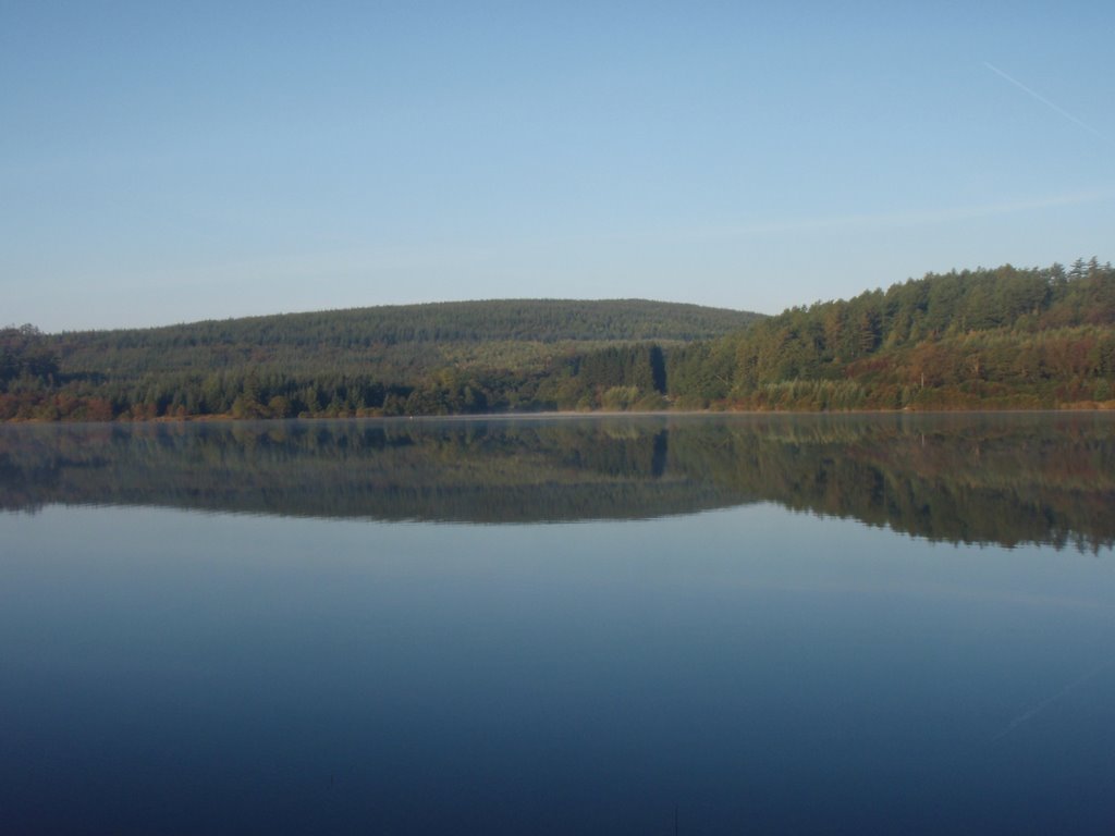 Beautiful Autumn Colours at Merthyr Tydfil Sailing Club on Pontsticill Reservoir by Mark Govier