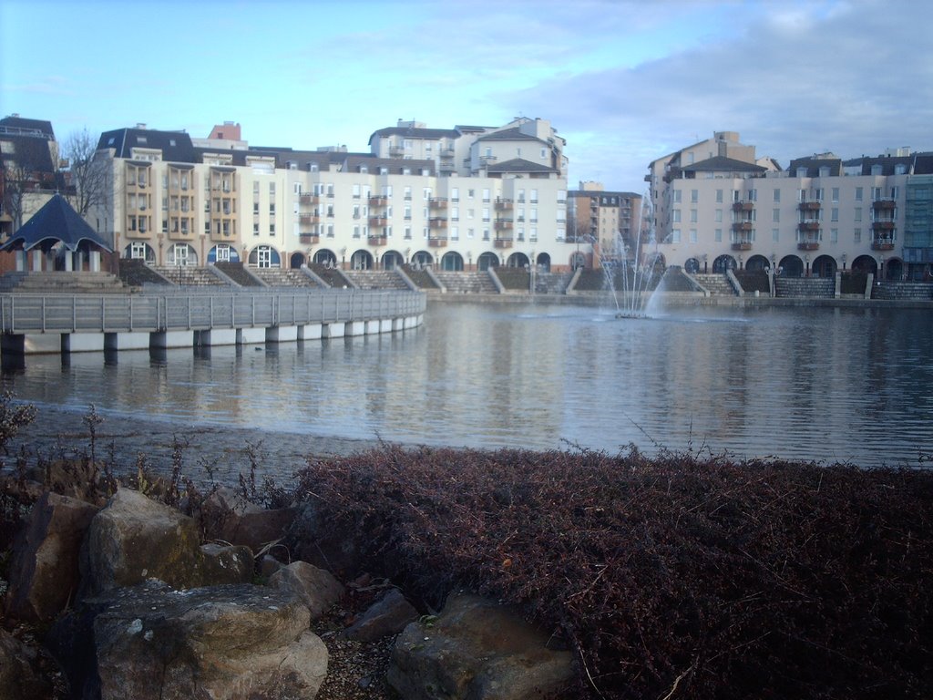 94000 Créteil, France by Noé Diakubama