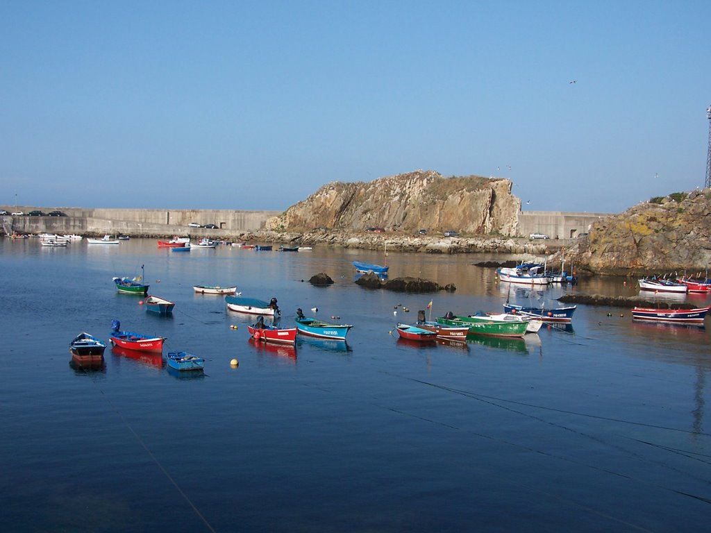 Puerto de Cudillero by Eduardo Glz