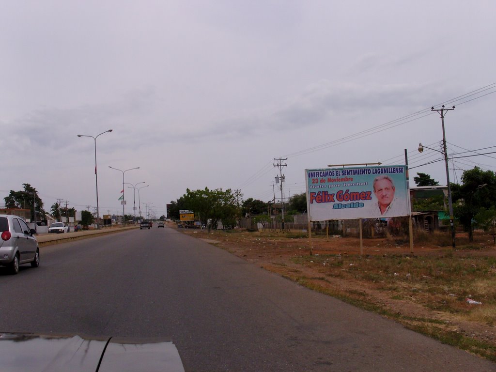 Avenida Intercomunal_ Hacia el sureste_ (Parroquia Venezuela) by Fabio Zacarías-Socorro